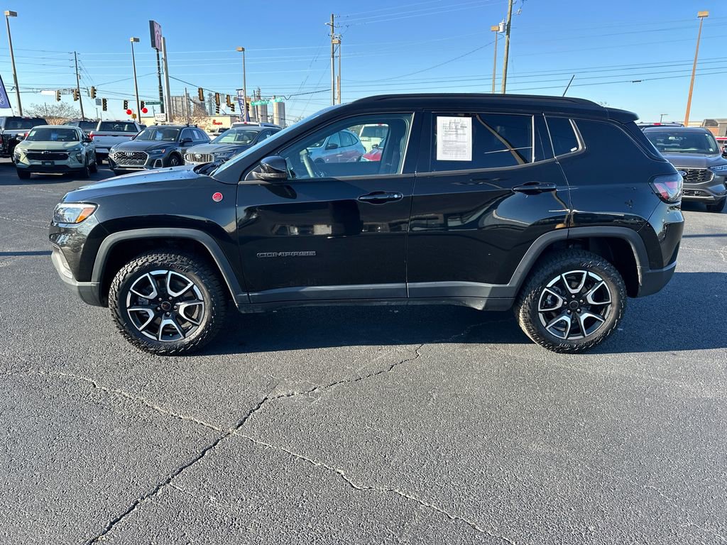 Used 2025 Jeep Compass Trailhawk w/ Trailhawk Elite Group image 4