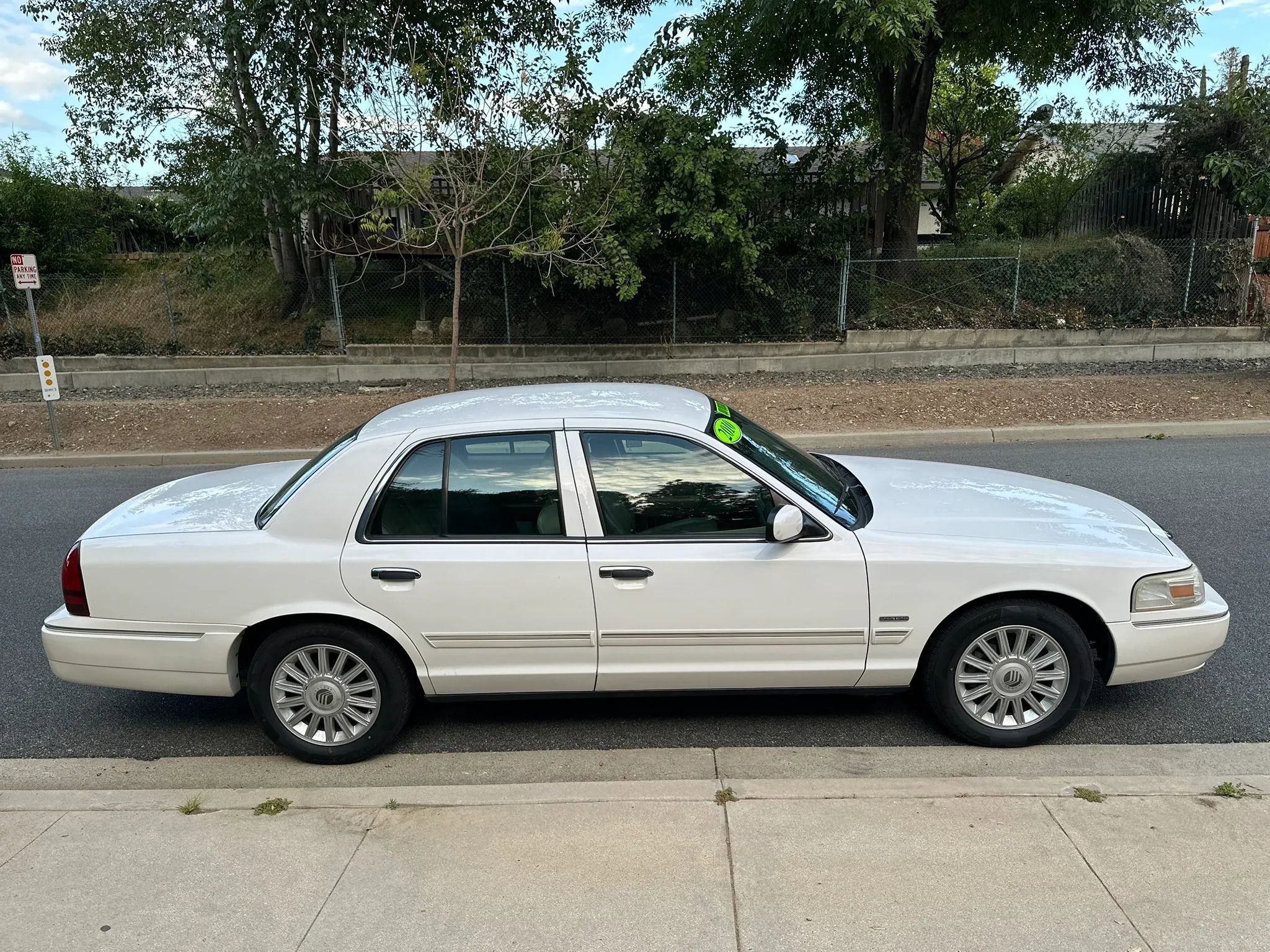 Used 2010 Mercury Grand Marquis LS RWD image 8