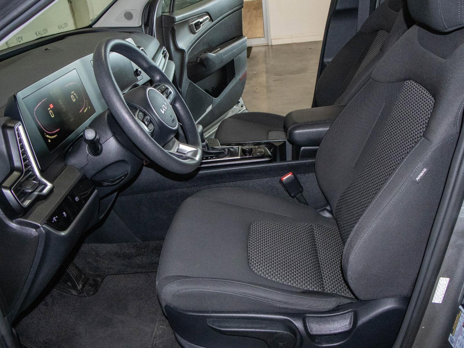 Used 2024 Kia Sportage LX image 7