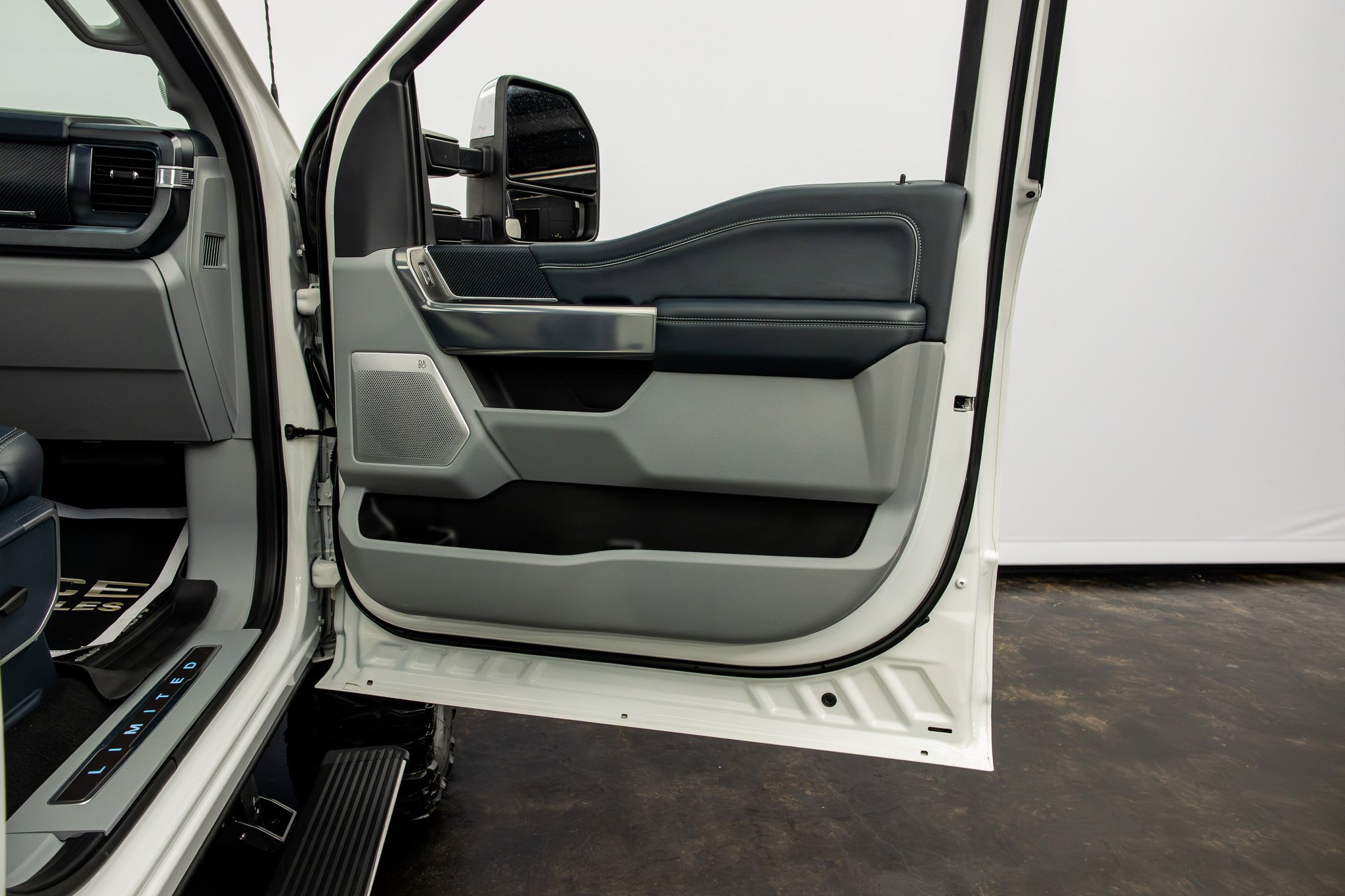 Used 2024 Ford F250 Limited w/ FX4 Off-Road Package AWD/4WD image 35