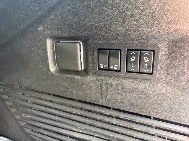 Used 2021 GMC Yukon AT4 w/ Rear Media and Nav Package AWD/4WD image 8