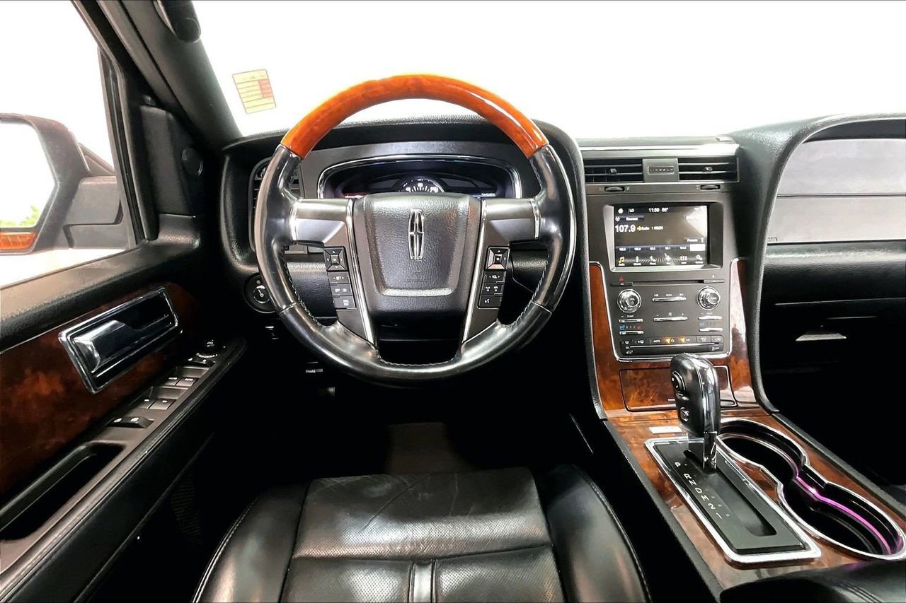 Used 2017 Lincoln Navigator Select RWD image 14