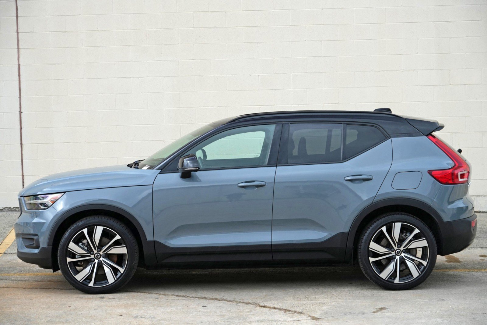 Used 2021 Volvo XC40 P8 Recharge w/ Advanced Package AWD/4WD image 47