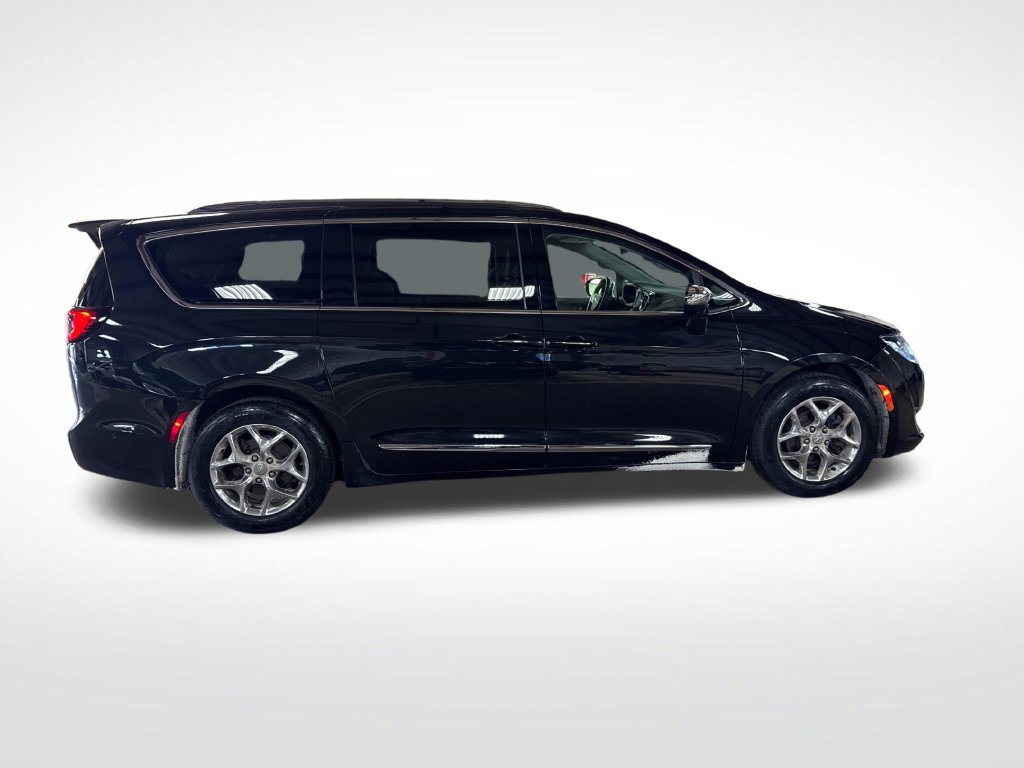 Used 2017 Chrysler Pacifica Limited FWD image 6
