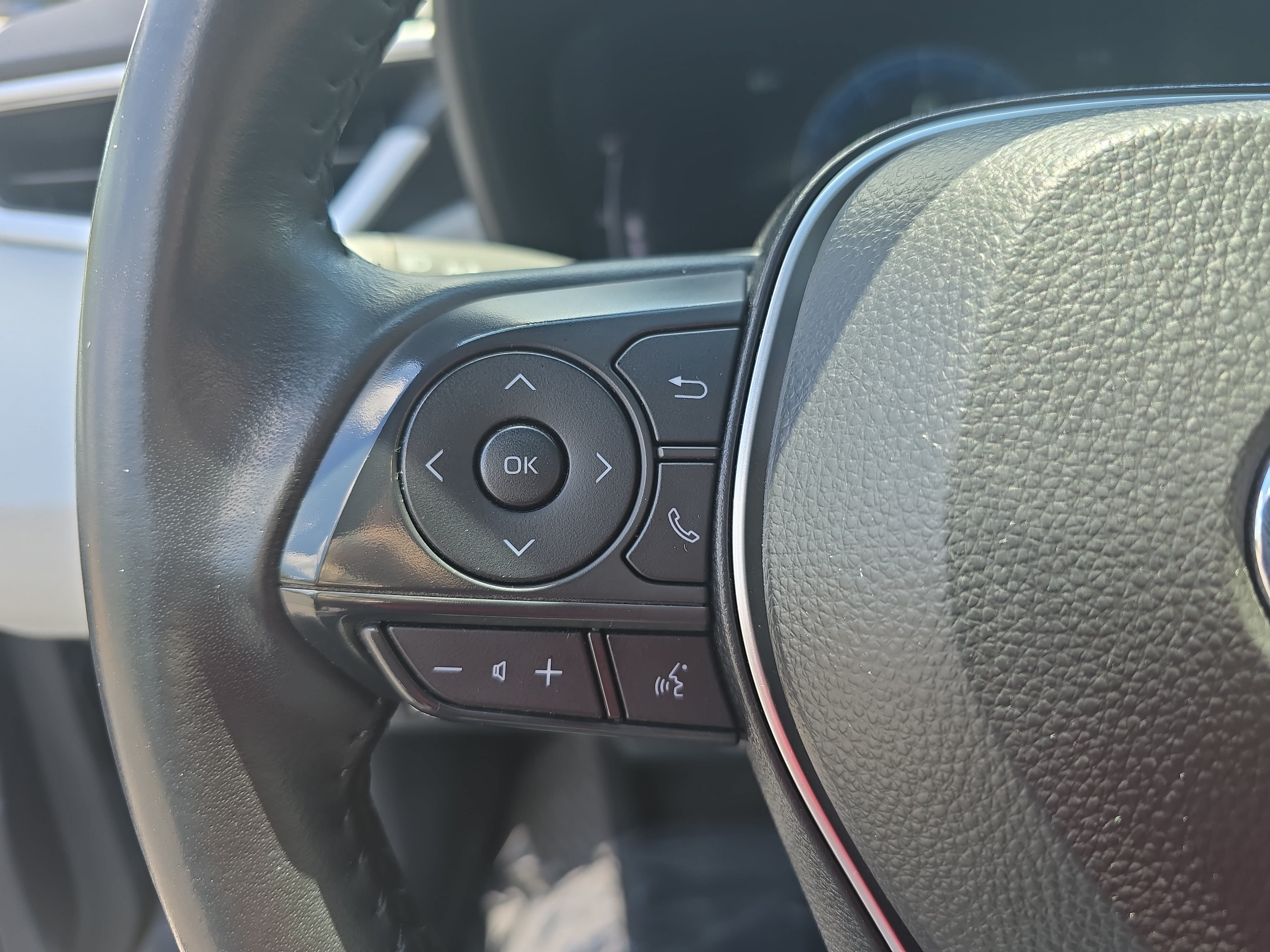 Certified 2025 Toyota Corolla SE w/ SE Premium Package FWD image 16