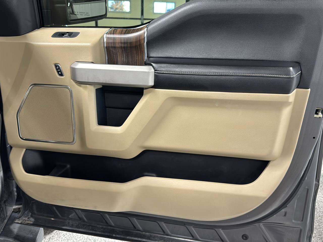 Used 2015 Ford F150 Lariat AWD/4WD image 11