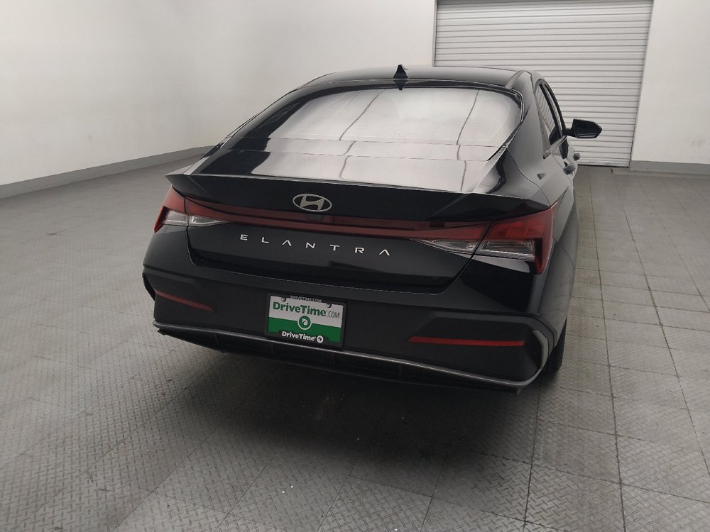 Used 2025 Hyundai Elantra SE w/ Cargo Package FWD image 7