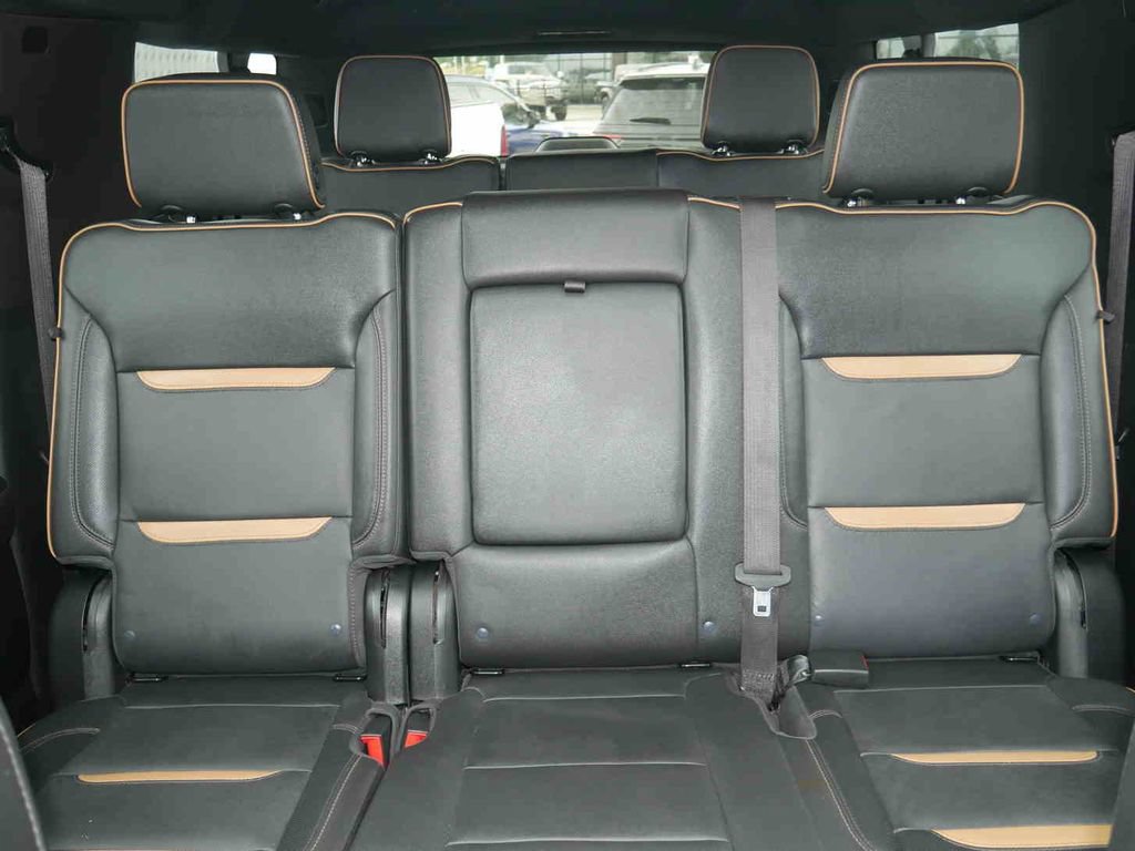Used 2024 GMC Yukon XL AT4 w/ Technology Package AWD/4WD image 40