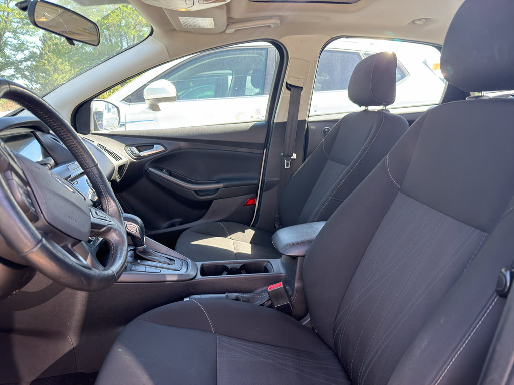 Used 2018 Ford Focus SEL w/ Cold Weather Package FWD image 10