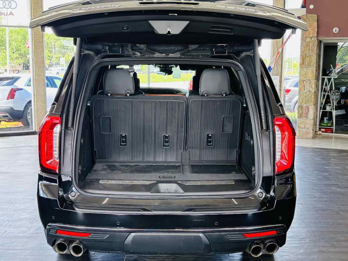 Used 2023 GMC Yukon Denali Ultimate AWD/4WD image 11