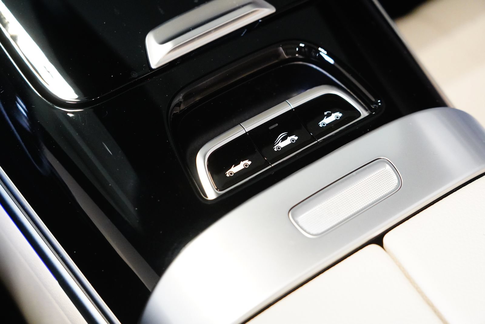 New 2026 Mercedes-Benz CLE 450 4MATIC Cabriolet image 32