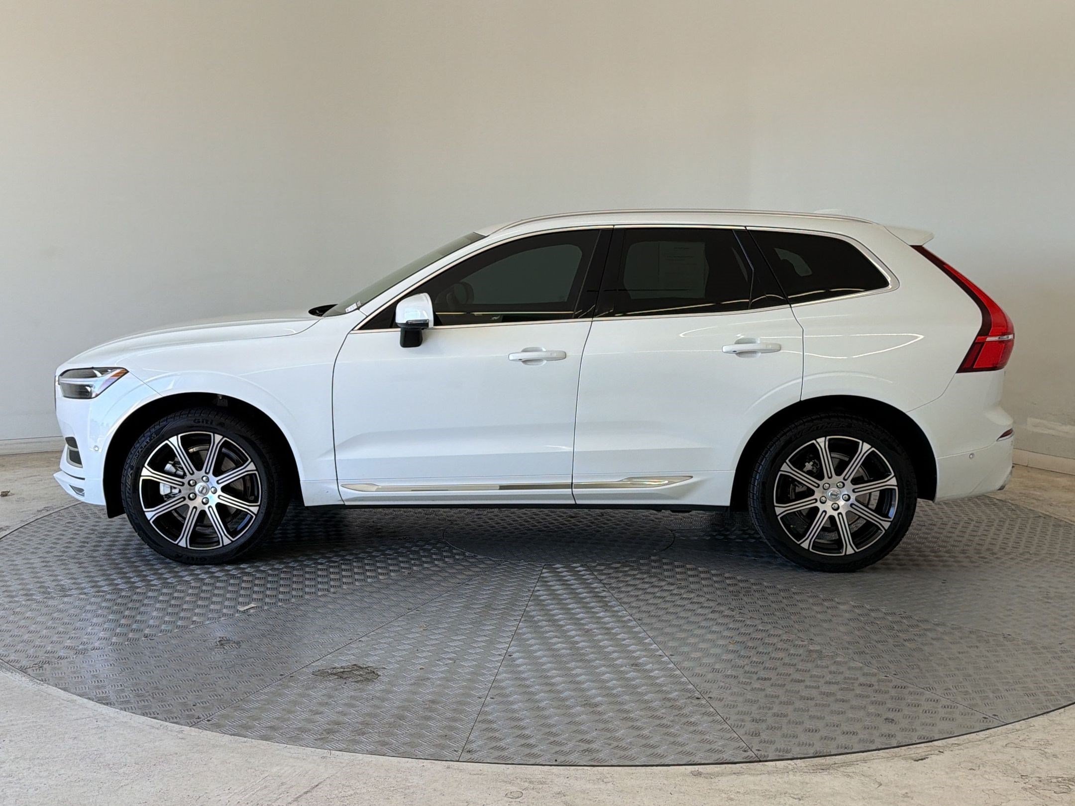 Used 2021 Volvo XC60 T6 Inscription w/ Advanced Package AWD/4WD image 2