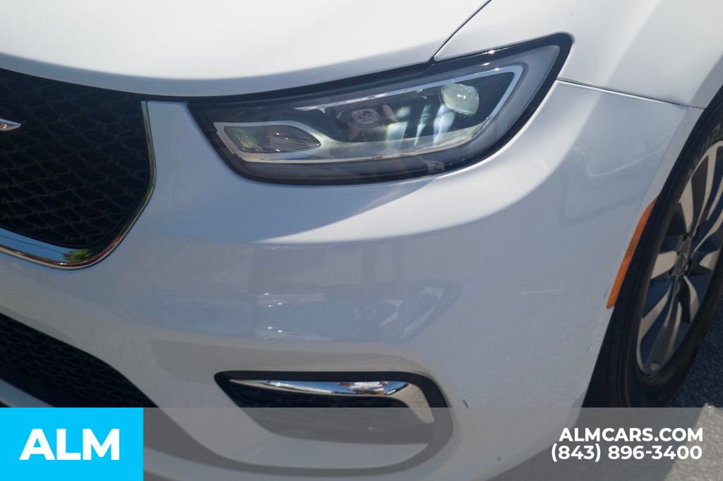 Used 2023 Chrysler Pacifica Touring-L image 12