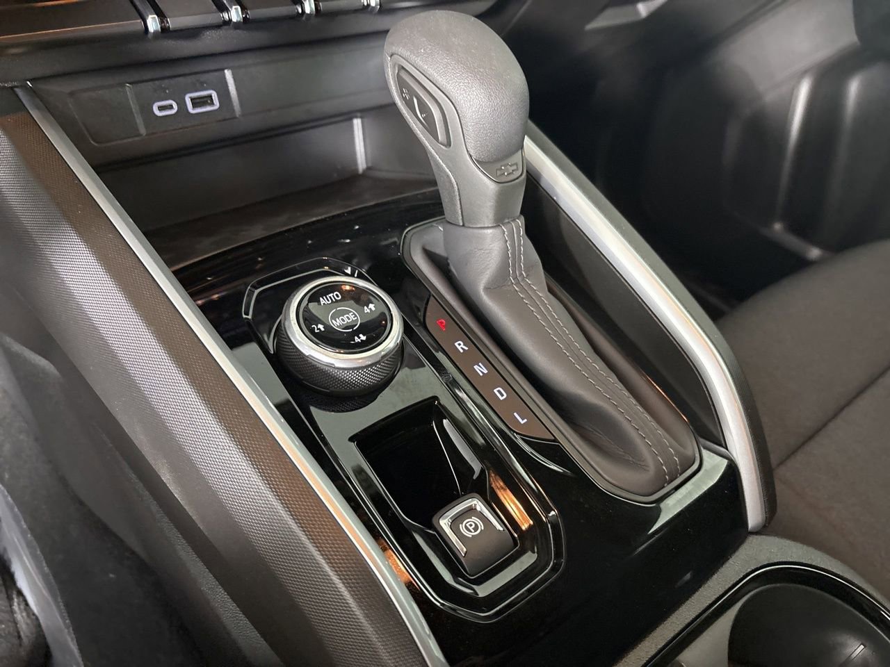 Used 2024 Chevrolet Colorado Trail Boss w/ Technology Package image 15