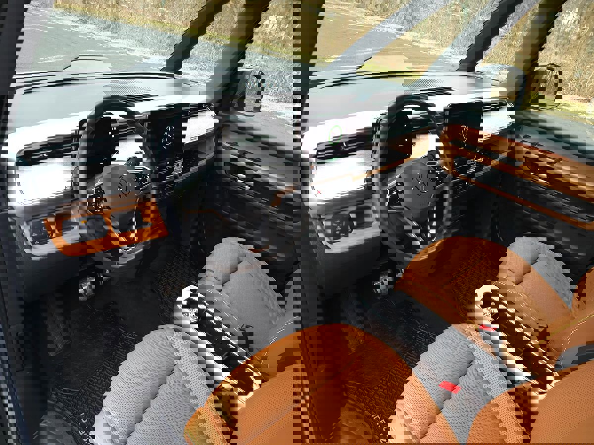 Used 2025 Volkswagen ID. Buzz Pro S image 2