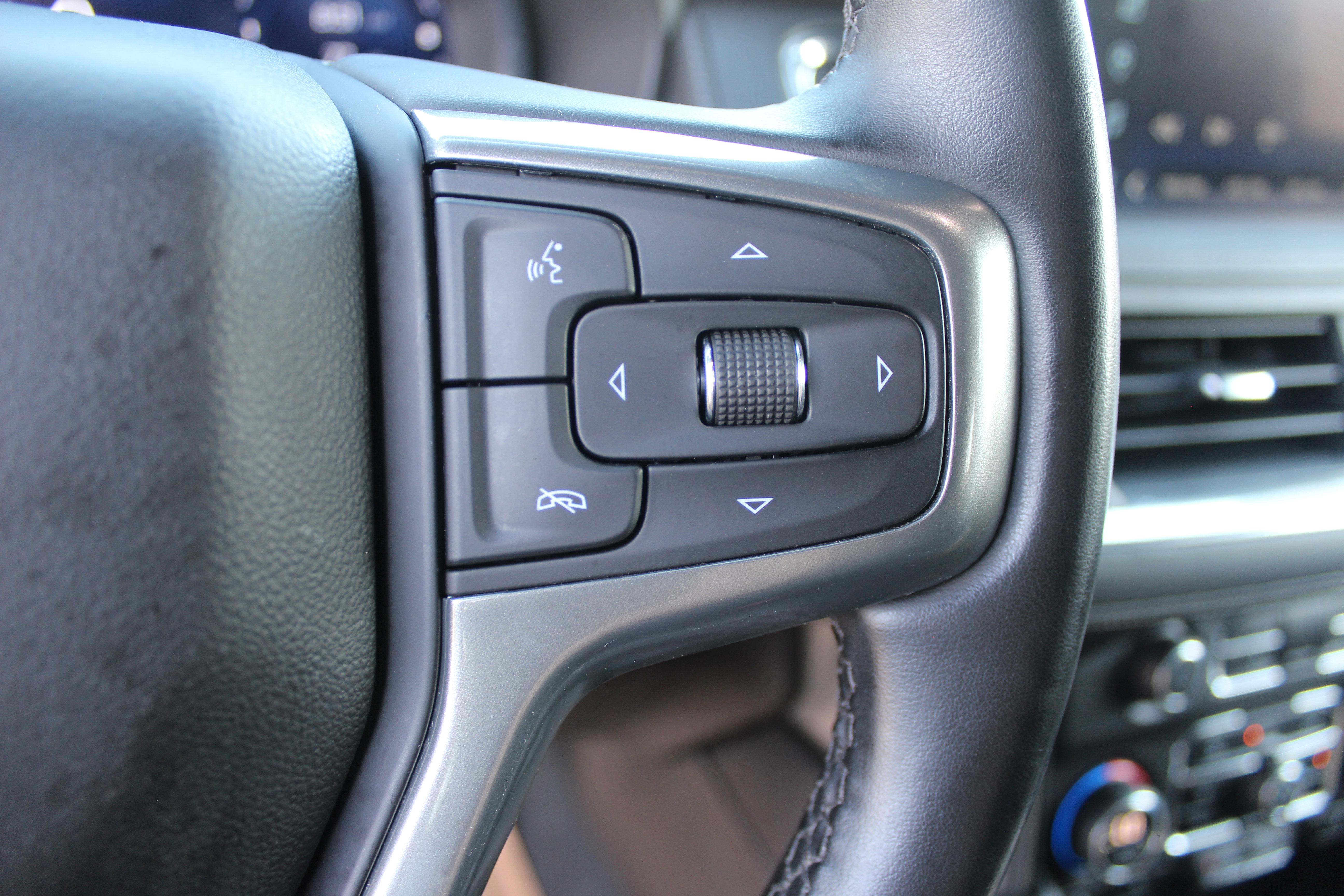 Used 2023 Chevrolet Suburban LT image 21