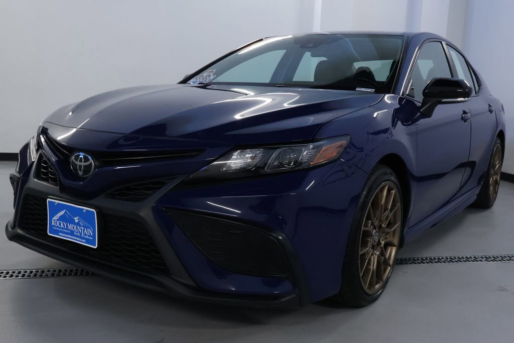 Used 2024 Toyota Camry SE AWD/4WD image 3
