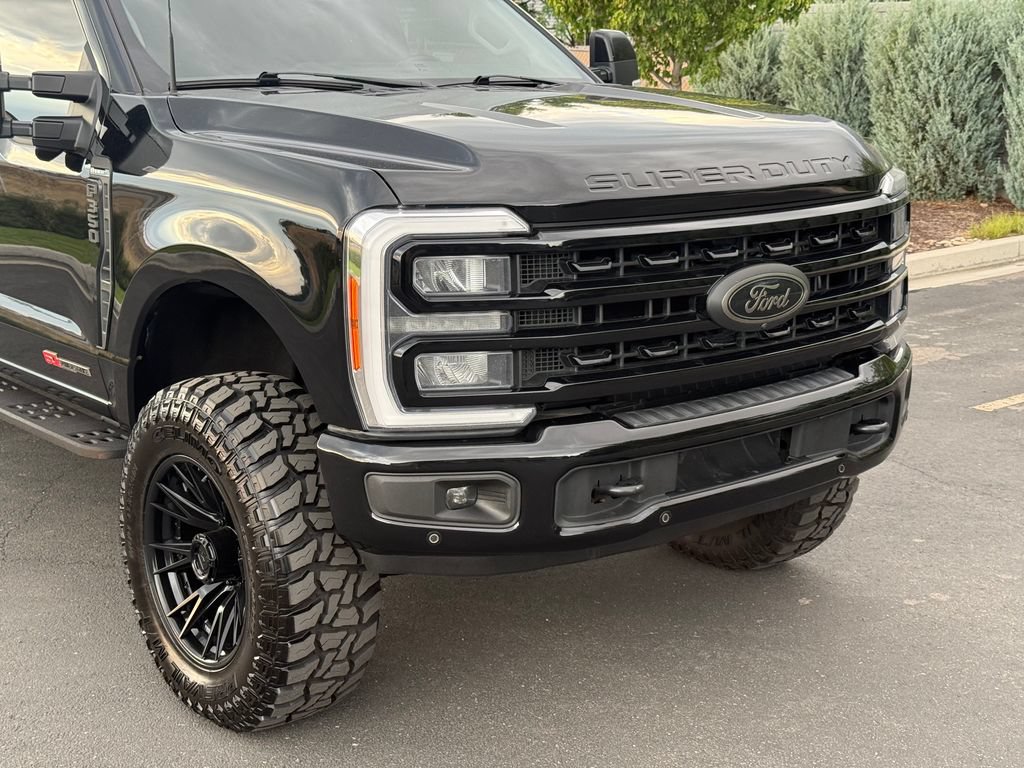 Used 2023 Ford F350 Lariat w/ Lariat Ultimate Package AWD/4WD image 3