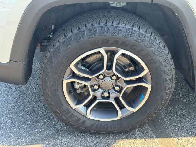 Certified 2023 Jeep Grand Cherokee Trailhawk AWD/4WD image 12