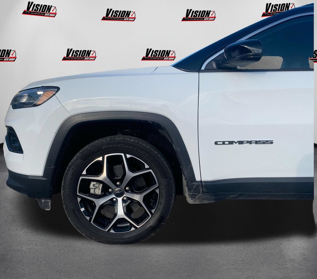 Used 2026 Jeep Compass Limited AWD/4WD image 12