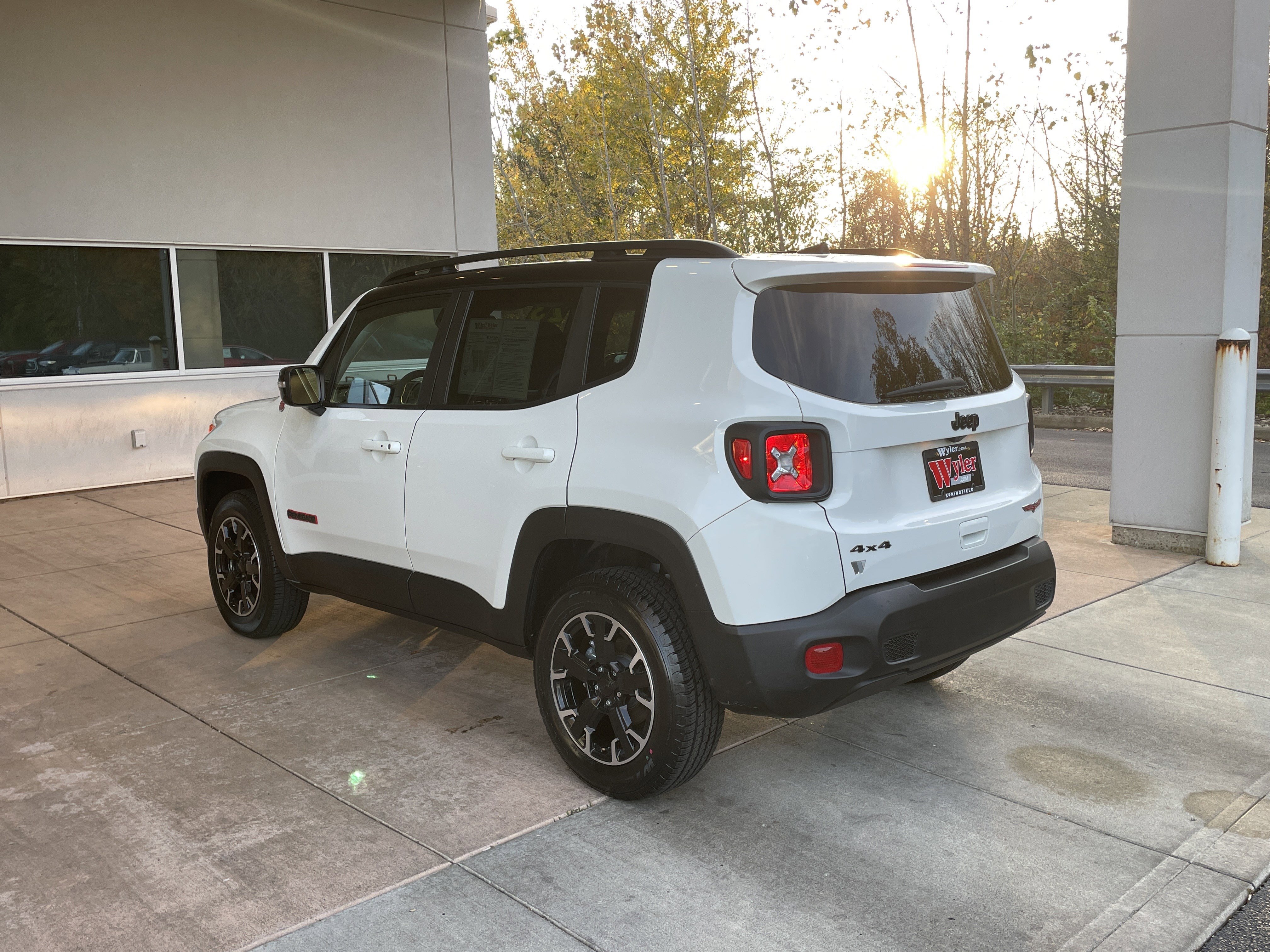 Used 2023 Jeep Renegade Trailhawk image 20