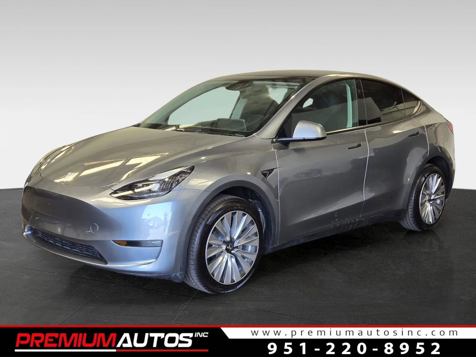 Used 2025 Tesla Model Y Long Range AWD/4WD image 1