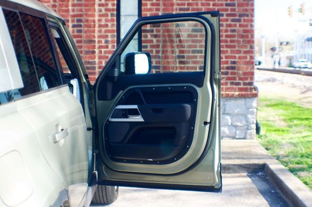 Used 2020 Land Rover Defender 110 SE image 41