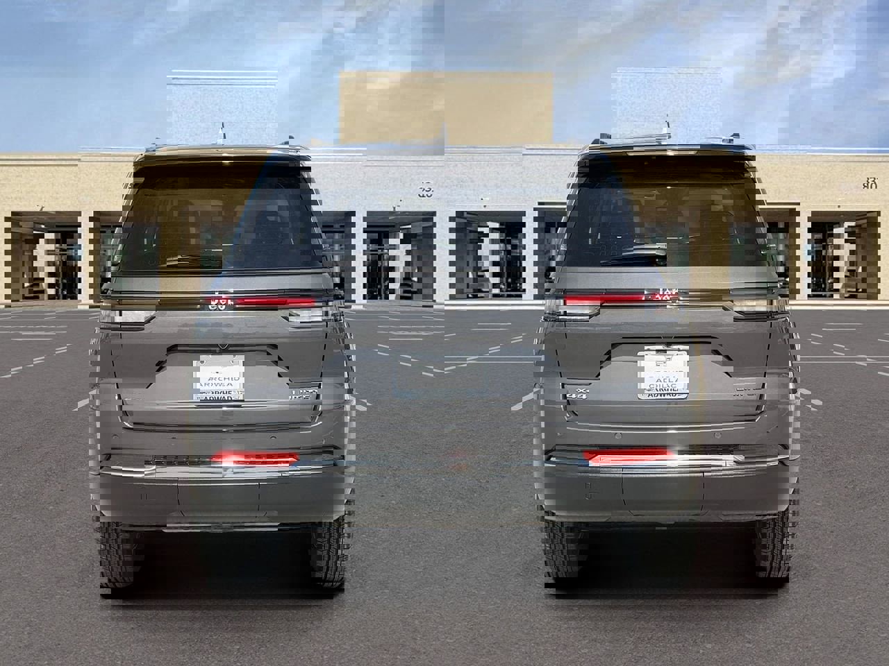 Used 2023 Jeep Grand Cherokee Limited AWD/4WD image 6