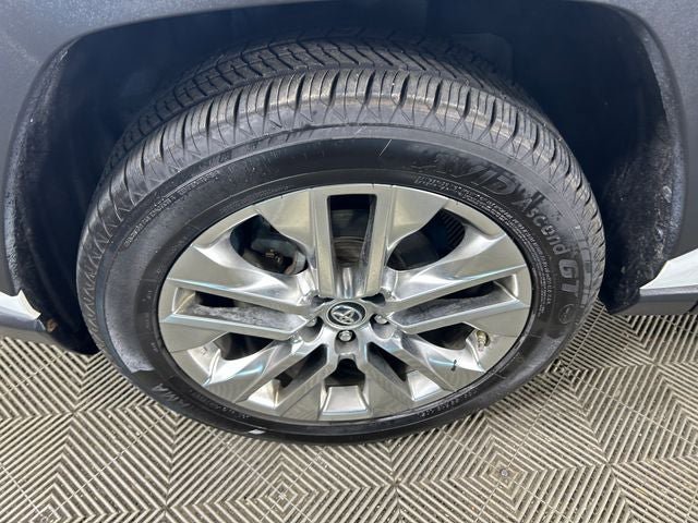 Used 2019 Toyota RAV4 XLE Premium w/ Cold Weather Package AWD/4WD image 11