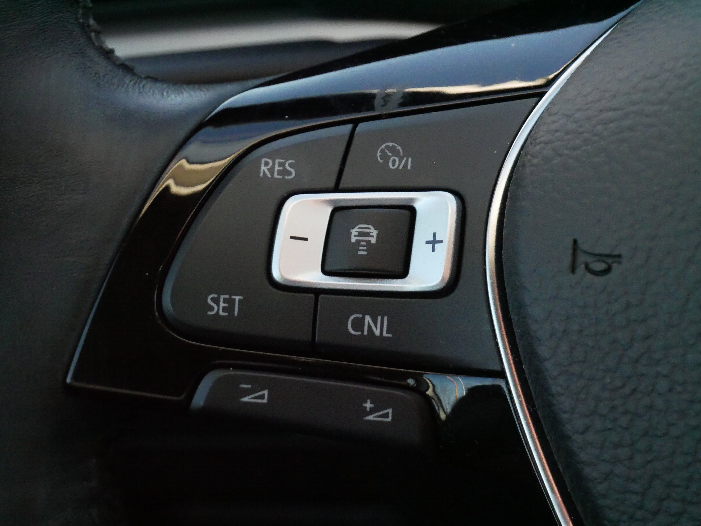 Certified 2020 Volkswagen Passat 2.0T SE w/ Sunroof Package image 25