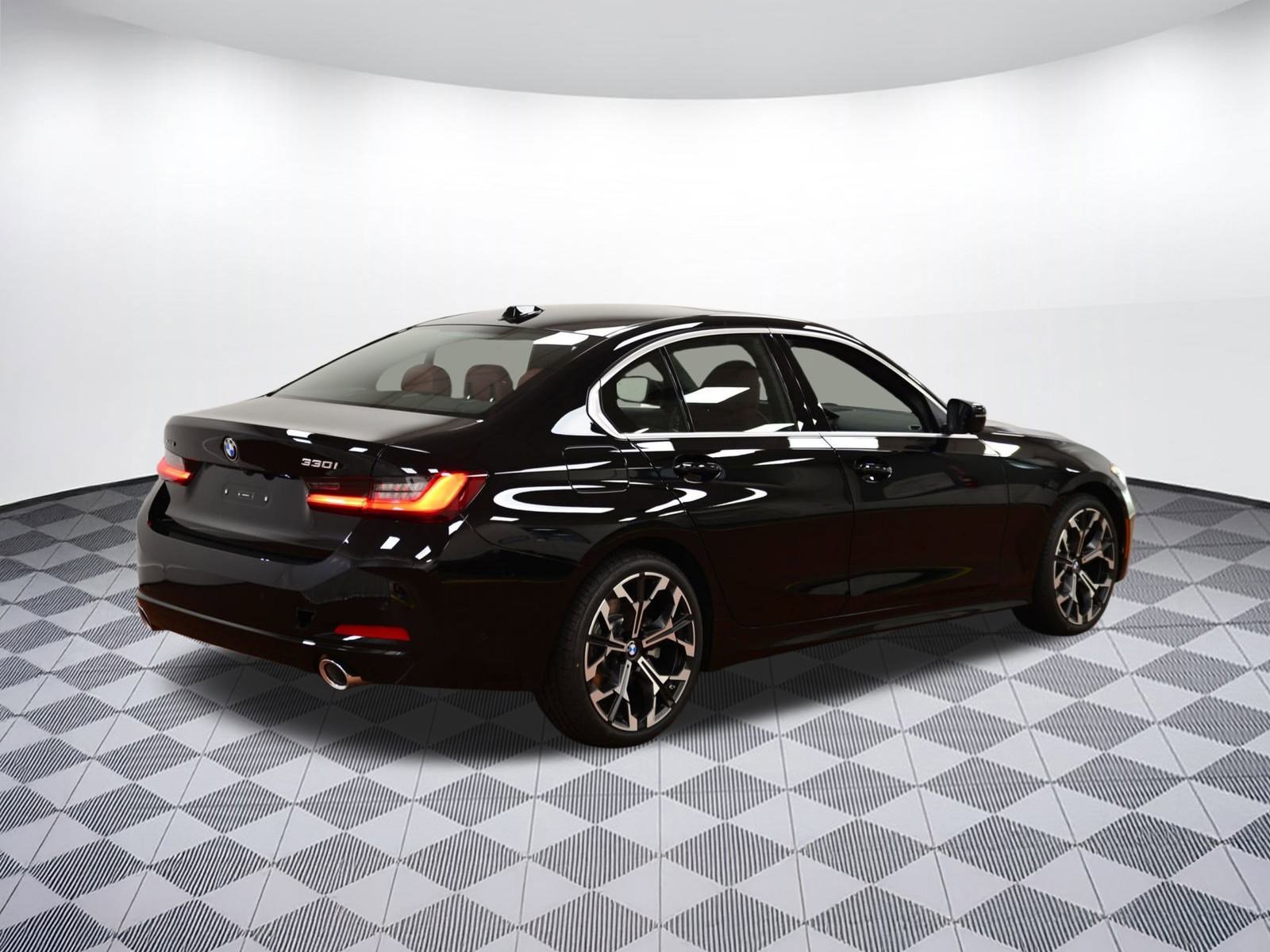 Used 2025 BMW 330i xDrive Sedan w/ Premium Package AWD/4WD image 9