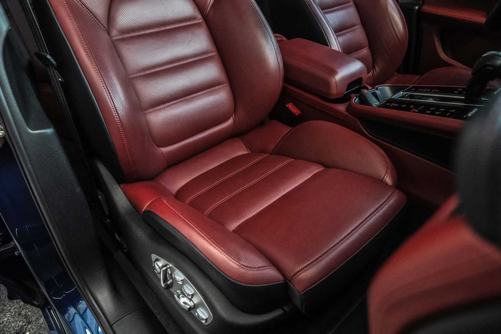 Used 2022 Porsche Macan GTS AWD/4WD image 41