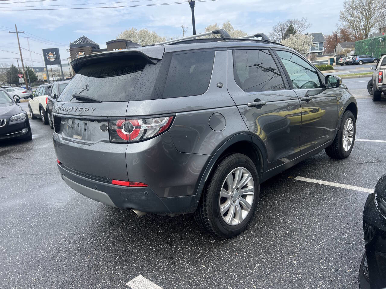 Used 2017 Land Rover Discovery Sport SE AWD/4WD image 4