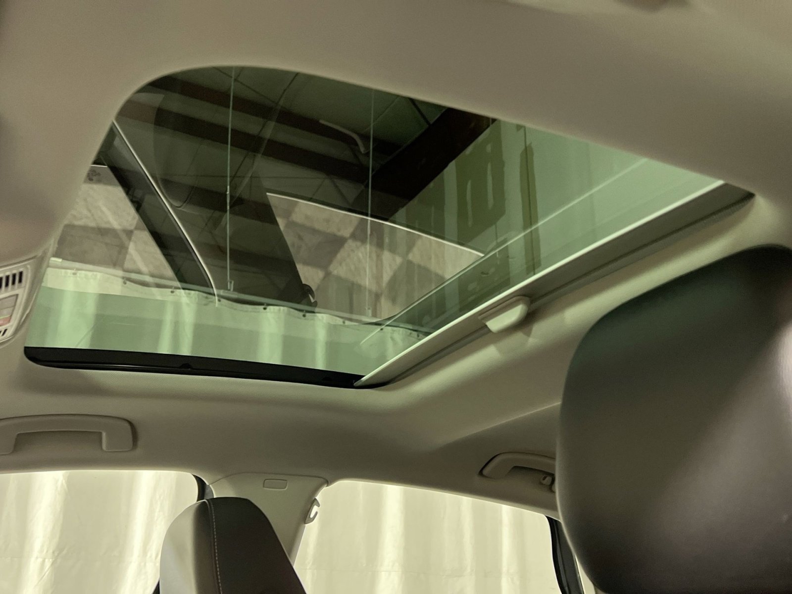 Used 2021 Volkswagen Jetta SE w/ SE Cold Weather Package image 24