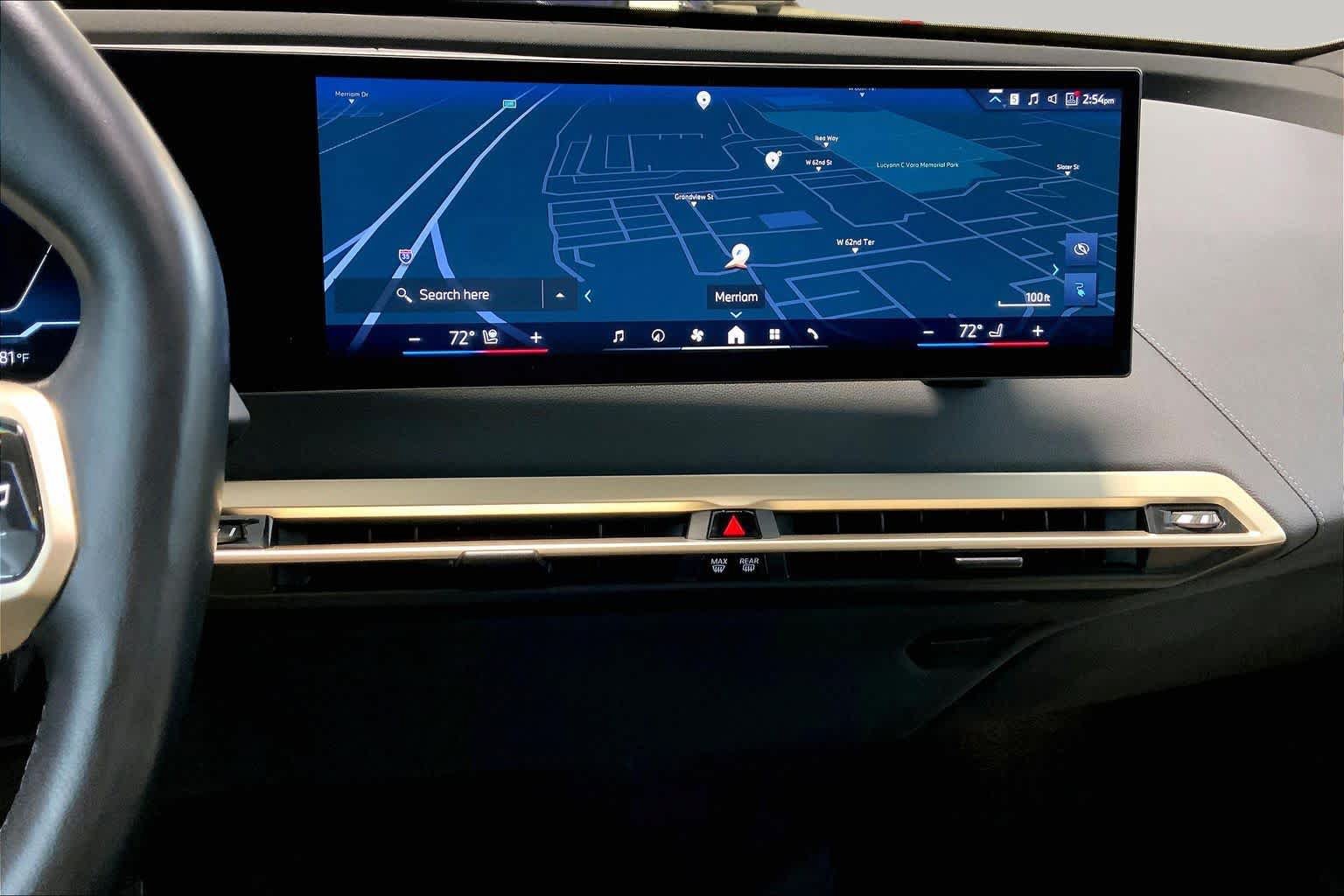 Used 2024 BMW iX xDrive50 w/ Sport Package AWD/4WD image 6