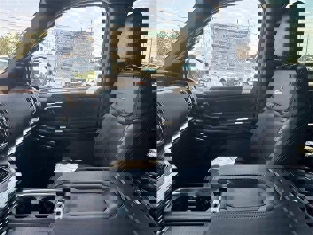 New 2025 Ford Expedition Max Platinum w/ Stealth Performance Package image 17