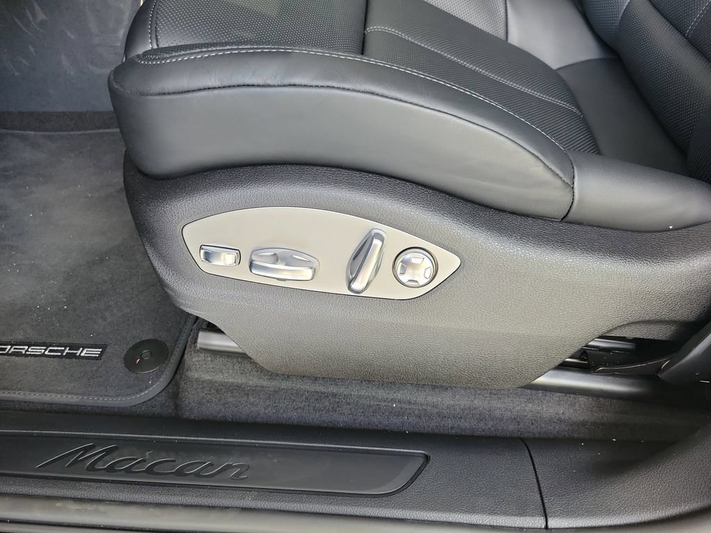 New 2026 Porsche Macan AWD/4WD image 18