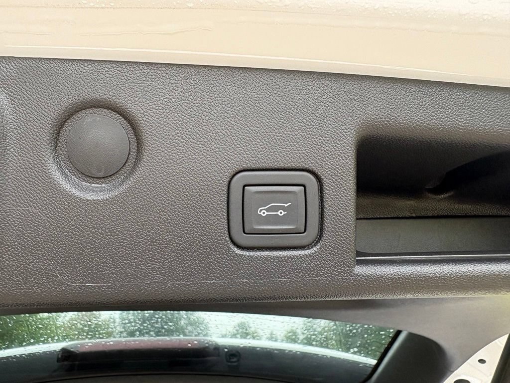 Used 2024 Chevrolet Equinox Premier FWD image 58