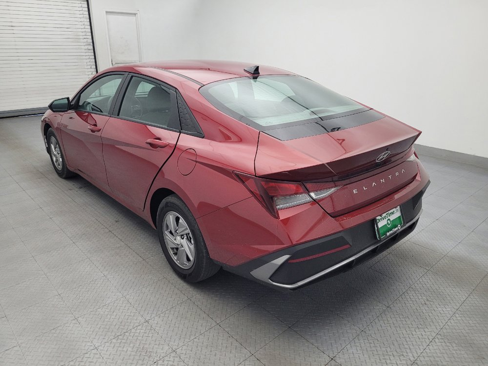 Used 2025 Hyundai Elantra SE FWD image 5