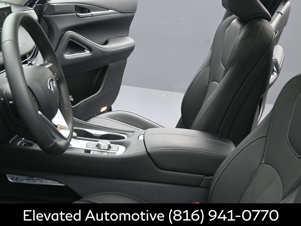 Certified 2026 INFINITI QX60 Luxe w/ Family Package AWD/4WD image 17