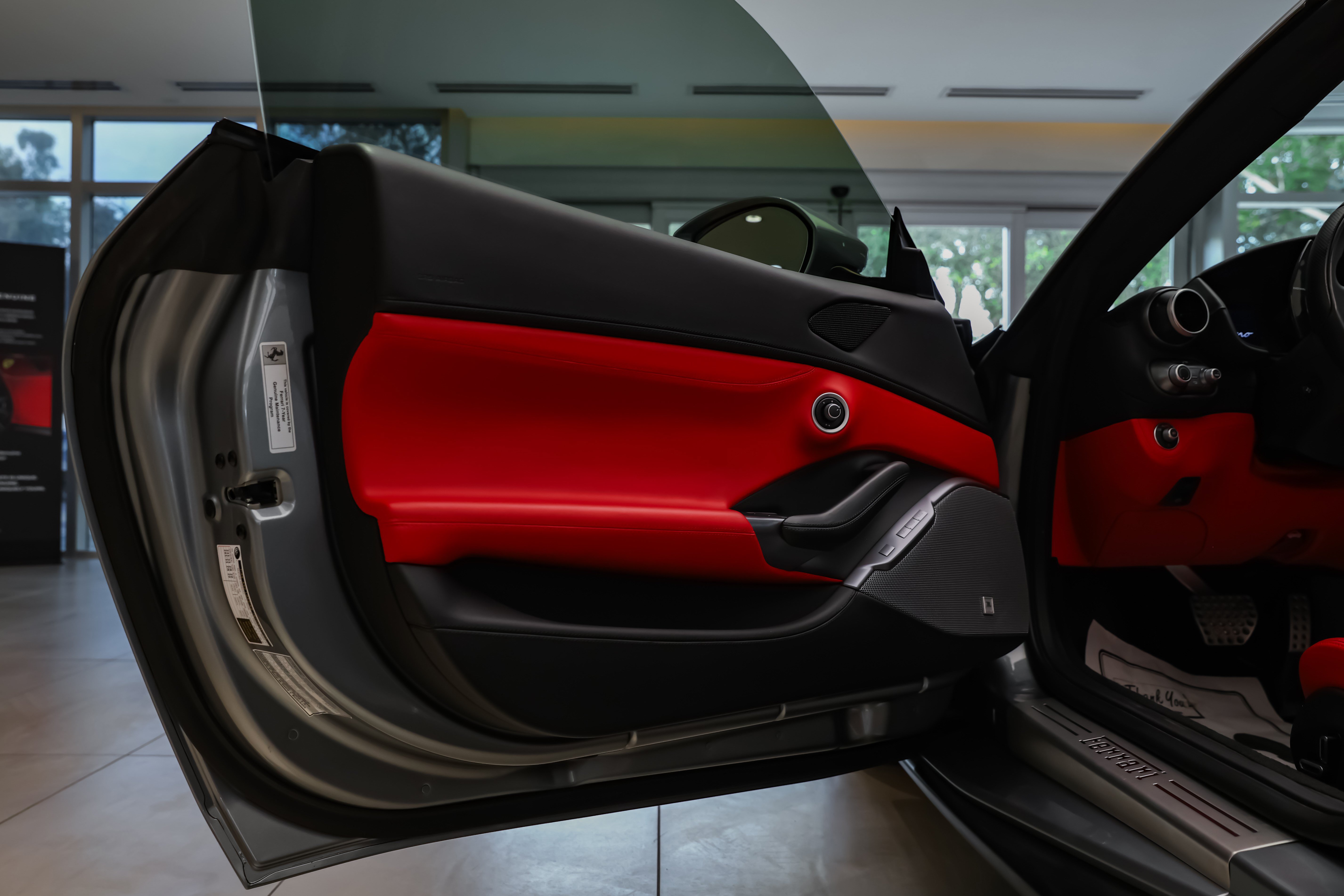Used 2019 Ferrari Portofino RWD image 33