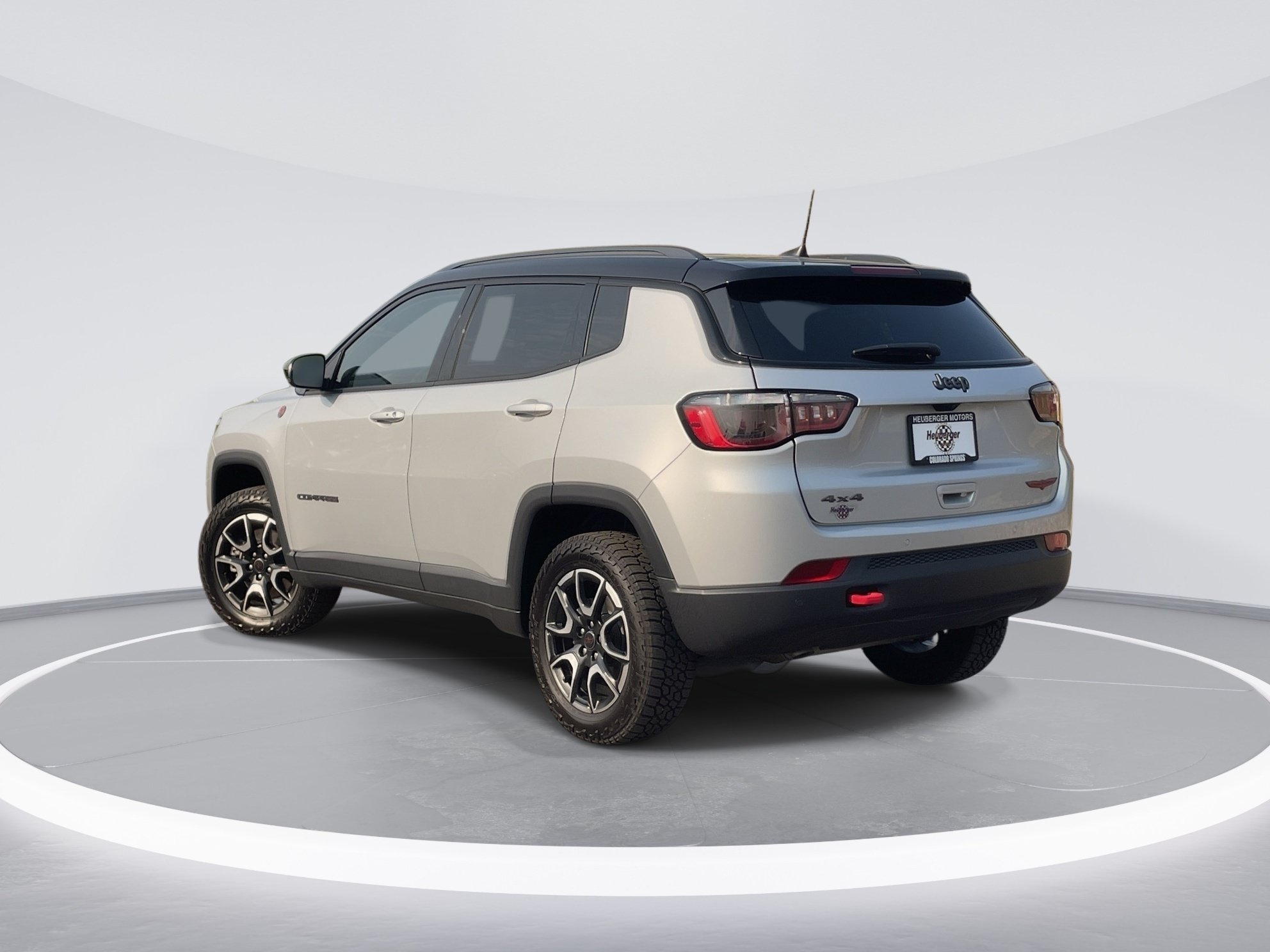 Used 2025 Jeep Compass Trailhawk AWD/4WD image 7