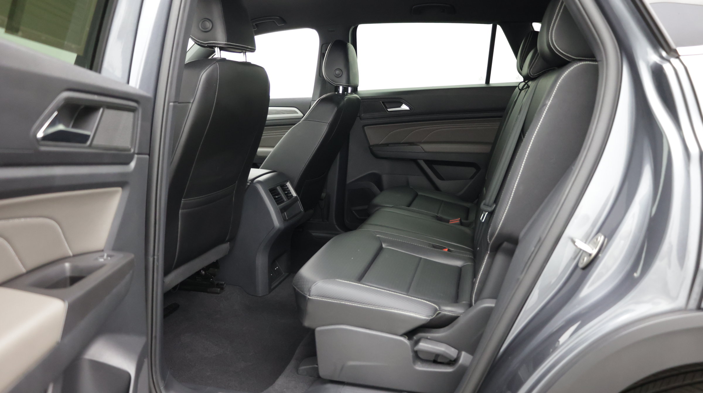 Used 2023 Volkswagen Atlas Cross Sport SE FWD image 23