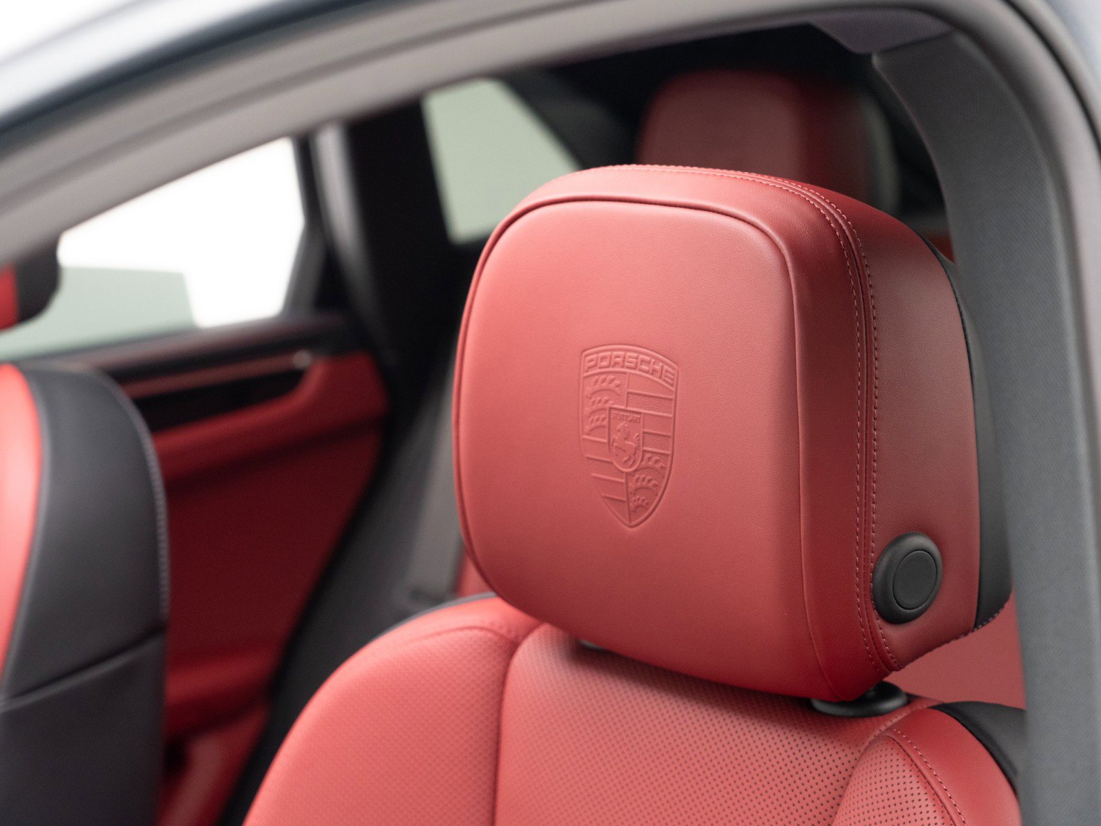 New 2026 Porsche Macan image 21