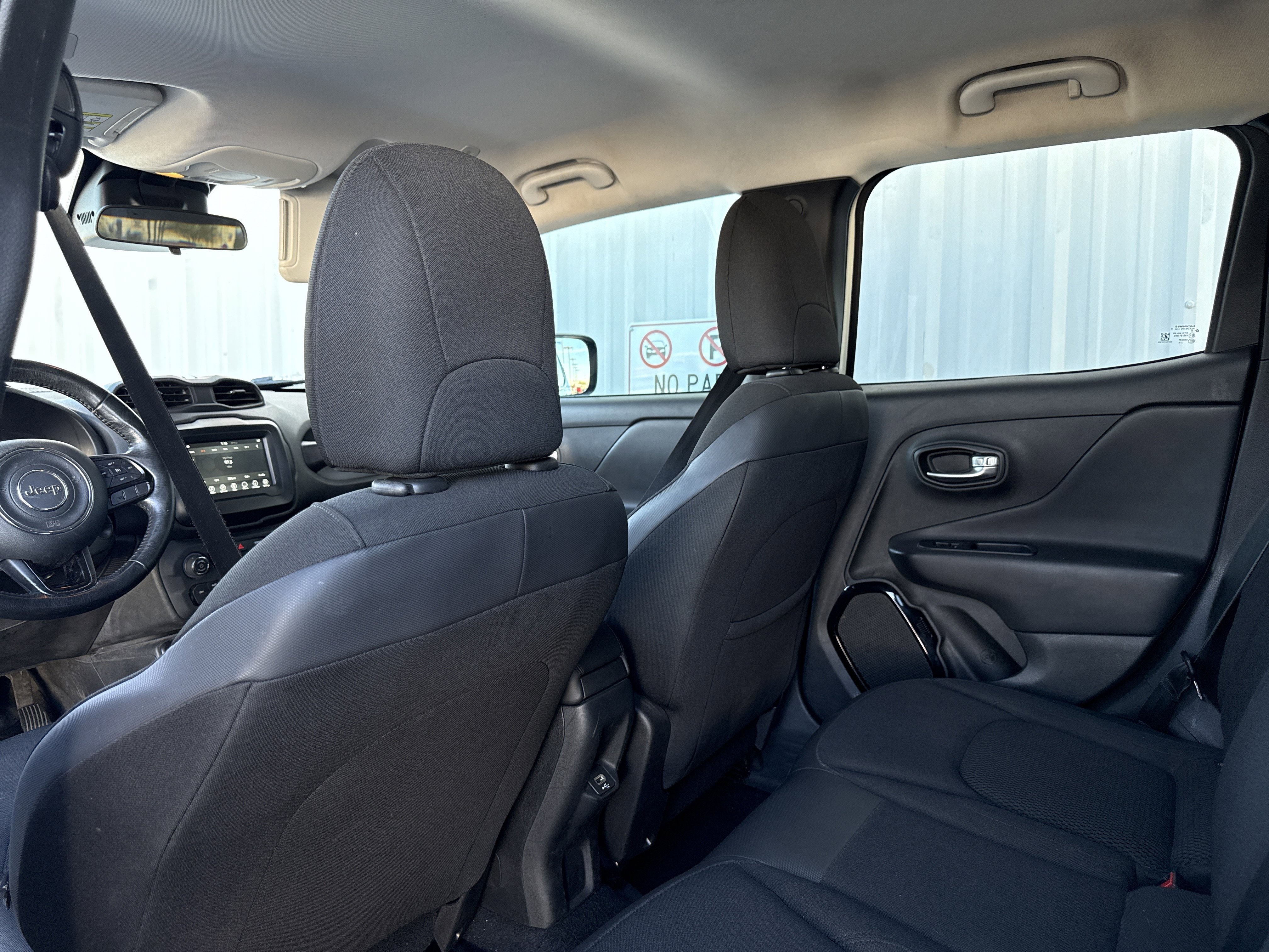 Used 2018 Jeep Renegade Altitude image 28