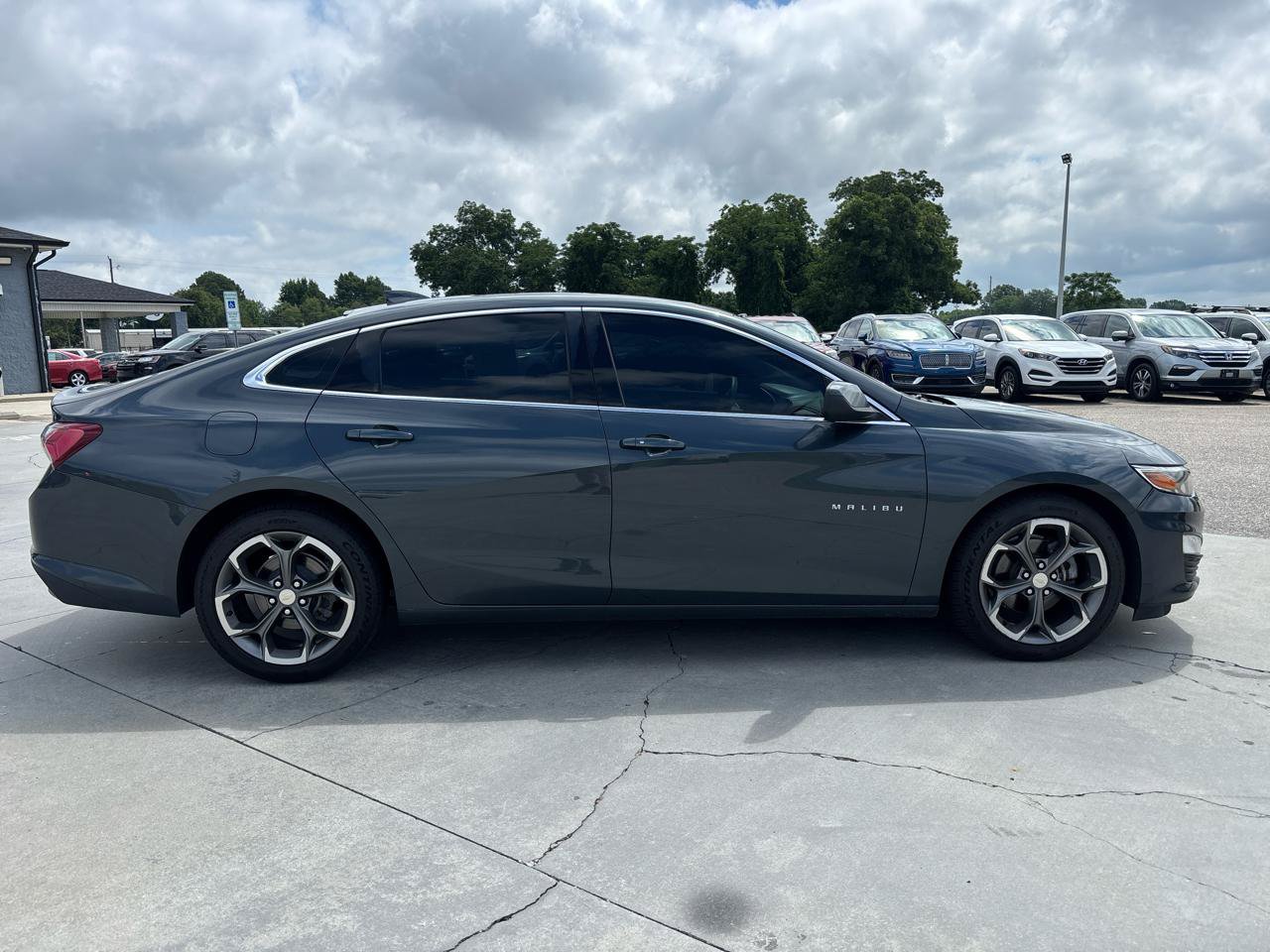 Used 2021 Chevrolet Malibu LT FWD image 3
