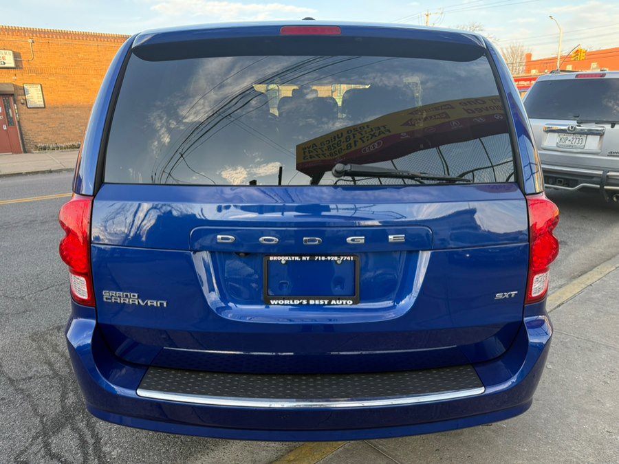 Used 2020 Dodge Grand Caravan SXT image 5