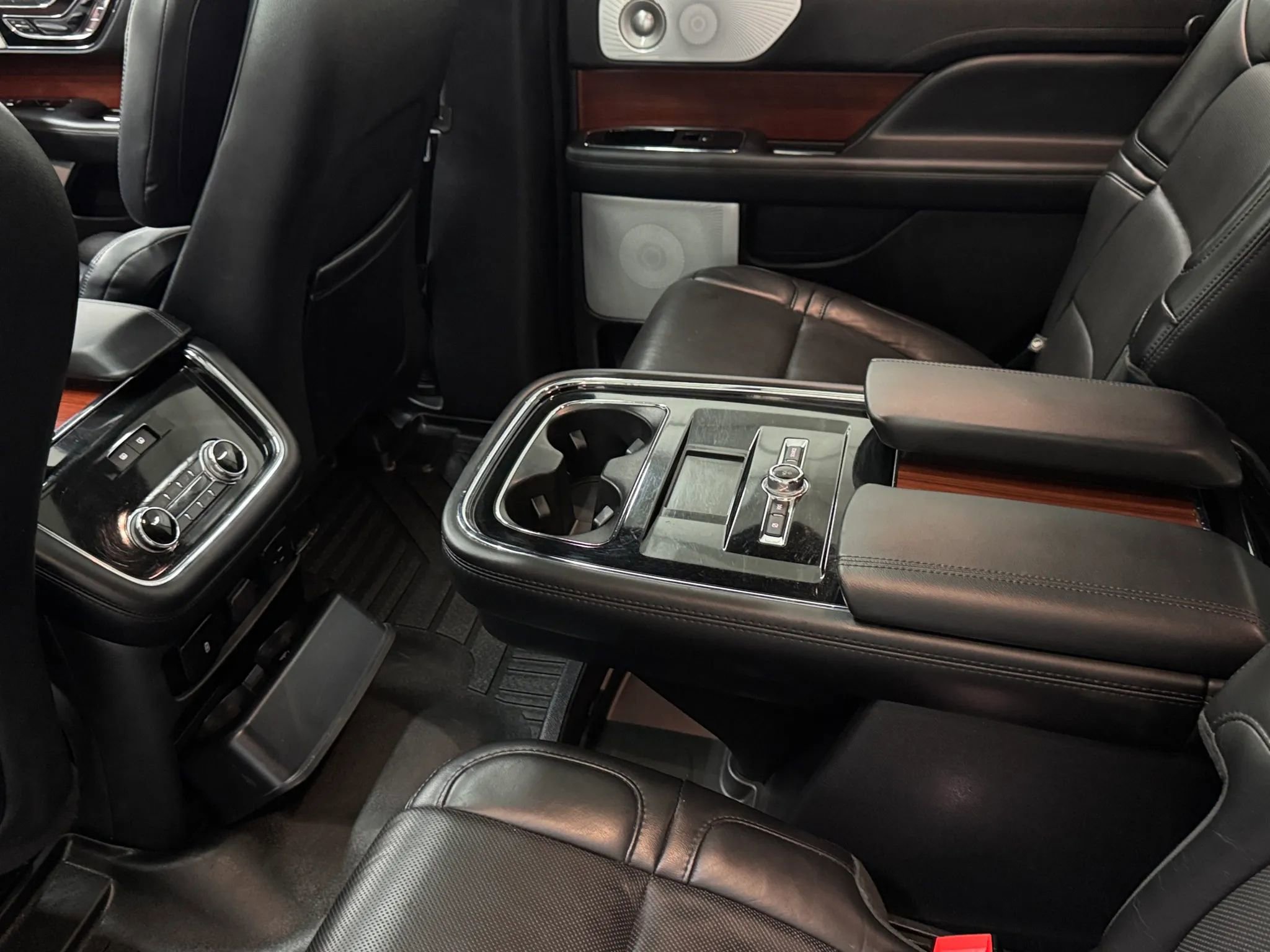 Used 2021 Lincoln Navigator Reserve w/ Luxury Package image 31