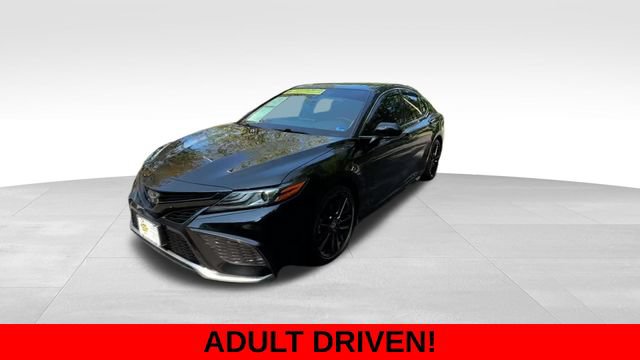 Used 2022 Toyota Camry XSE FWD image 2