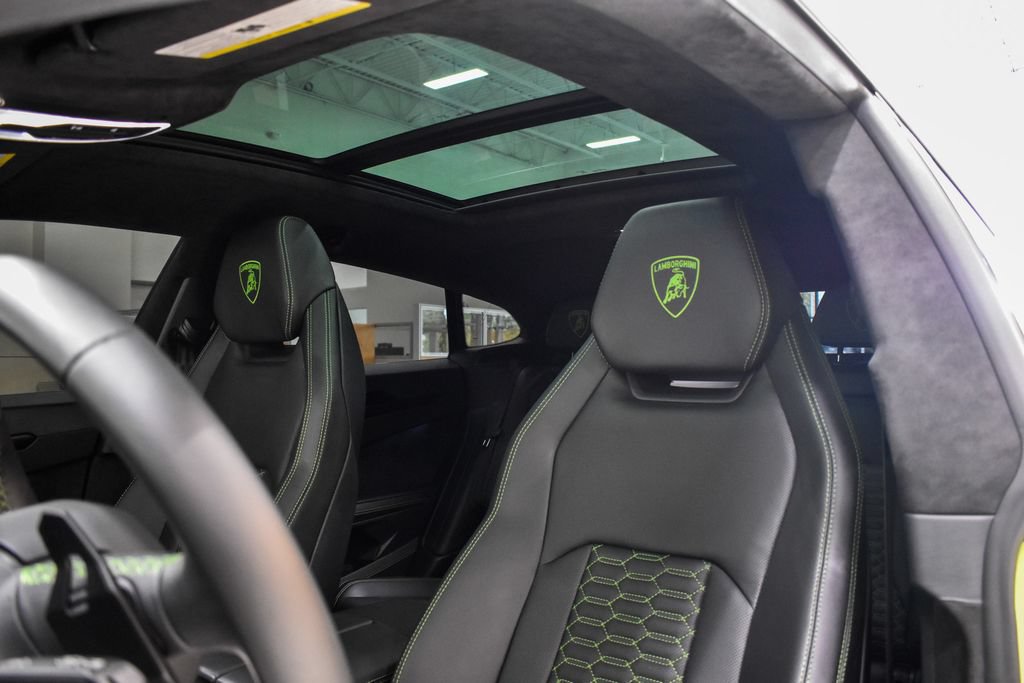 Used 2023 Lamborghini Urus S AWD/4WD image 2